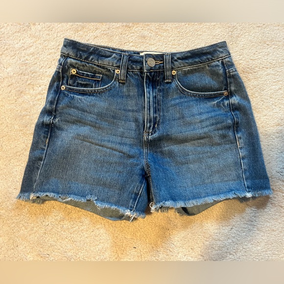 ⭐️NEVER WORN⭐️ Garage Mom Short Jean Shorts - Picture 1 of 7